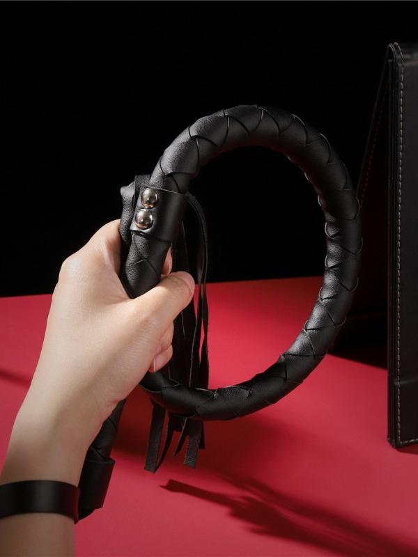 Sexy Black SM Knout