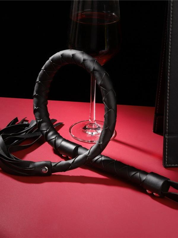 Sexy Black SM Knout