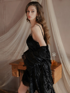 Floral Yarn Velvet Nightdress